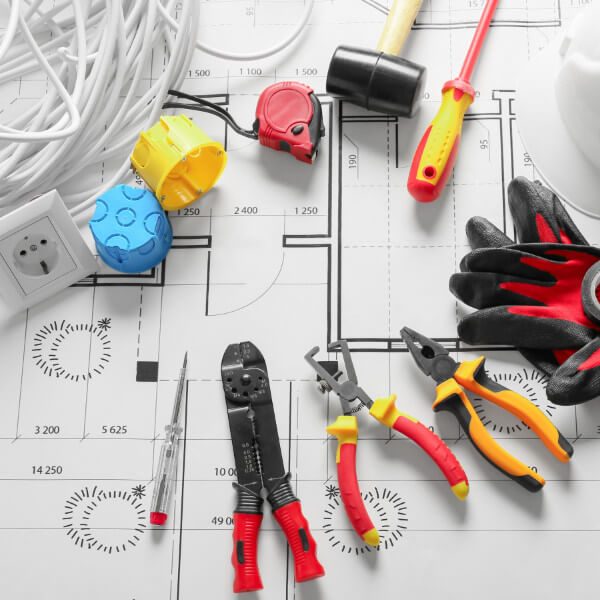 2-electricien-sillans-la-cascade-installation (1) Mise aux normes électriques dans une maison du Var